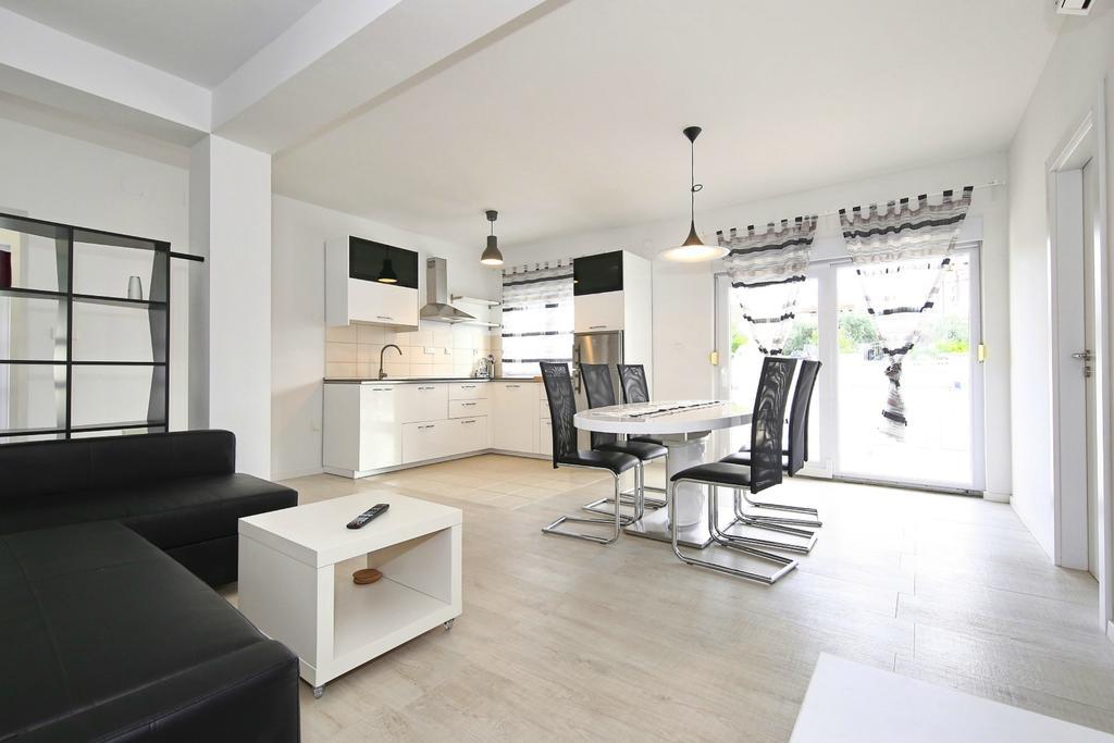 Apartments Matkovic Свети свети Филип и Яков Екстериор снимка