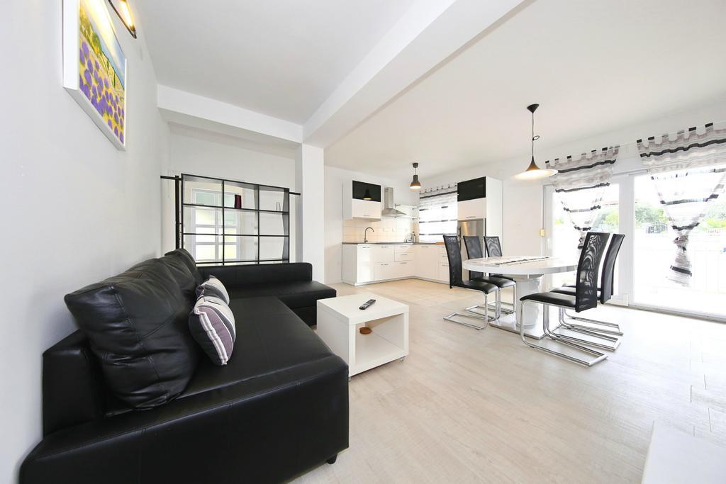 Apartments Matkovic Свети свети Филип и Яков Екстериор снимка