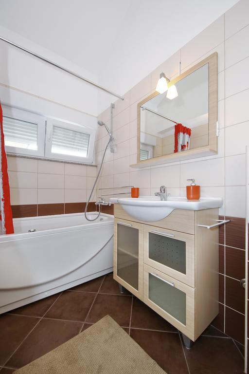 Apartments Matkovic Свети свети Филип и Яков Екстериор снимка